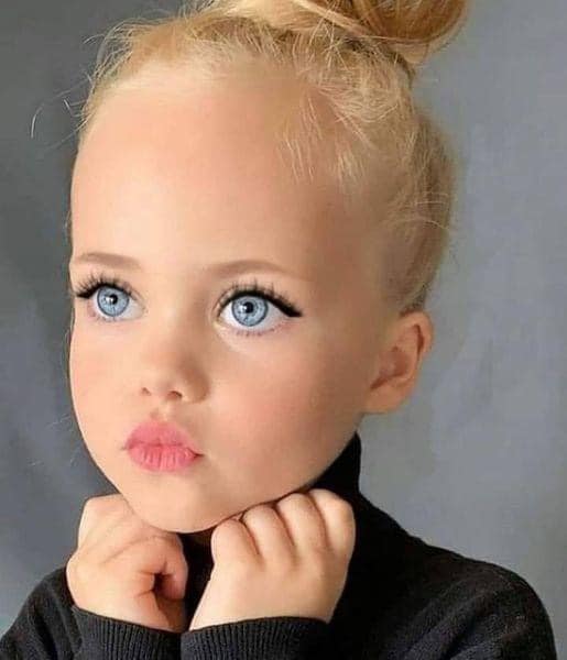 At age 4, people referred to her as the most beautiful girl in the world At age 4, people referred to her as the most beautiful girl in the world